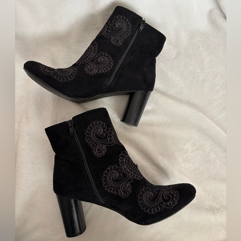 Cute Relativity Black Ankle Boots
